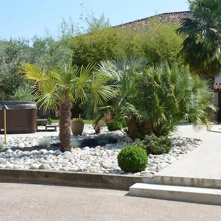 D'hotes Et לינה וארוחת בוקר 4*