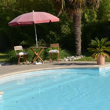 D'hotes Et 4* Αζάν